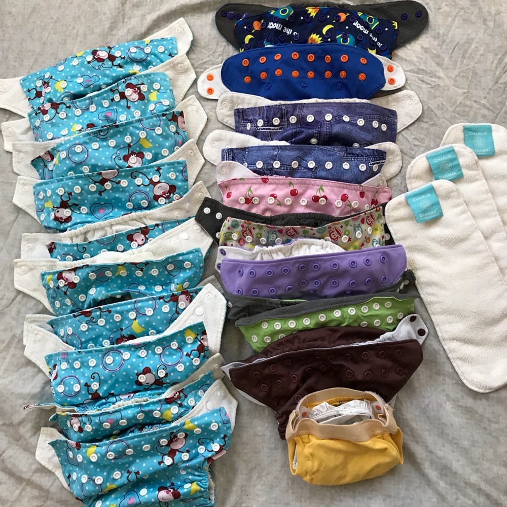20 CLOTH DIAPERS + 3 CHARLIE BANANA INSERTRS
